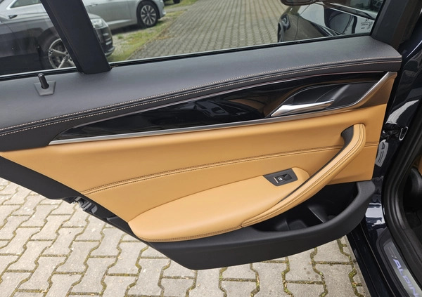 BMW Seria 5 cena 255000 przebieg: 164000, rok produkcji 2018 z Reszel małe 529